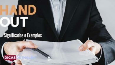 O que hand out significa em ingles